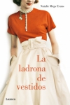 Portada de la novela de moda La ladrona de vestidos