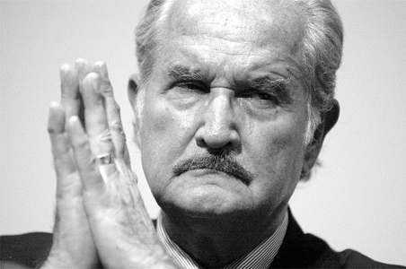Carlos Fuentes realizando un gesto adaptador