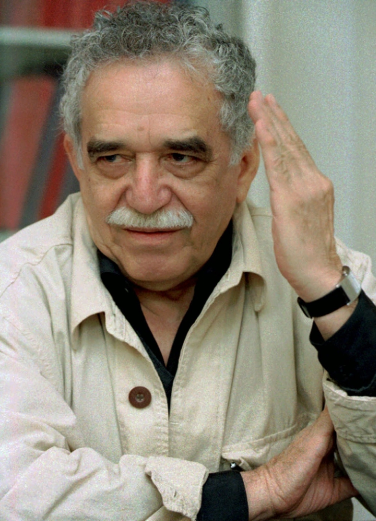 garcia marquez corte manga Gabriel García Márquez realizando un corte de mangas