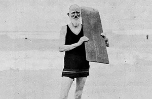 George Bernard Shaw en Sudáfrica, surfeando
