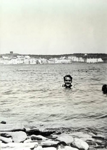 Federico García Lorca bañándose en Cadaqués