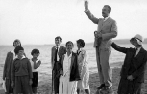 Thomas Mann y su familia en la orilla del Nida, 1930