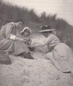 Virginia Woolf con su hermana Vanessa y su sobrino Julian