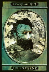 Al girar la ilustración, Julio Verne se convierte en La isla misteriosa
