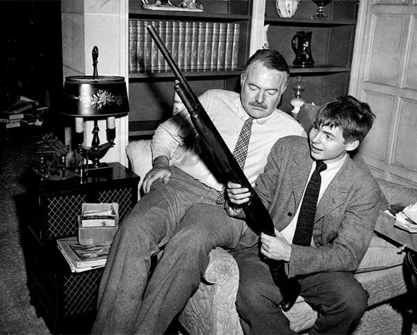 Patrick Hemingway y su padre Ernest Hemingway