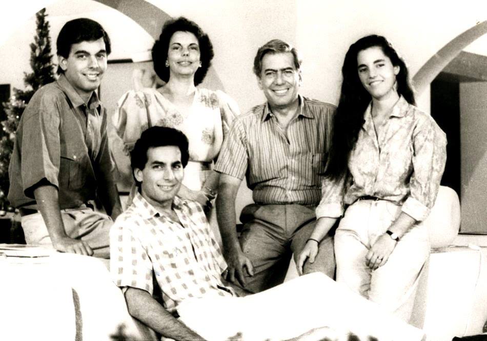Mario Vargas Llosa, su esposa y sus hijos Leandro, Aitana y Álvaro