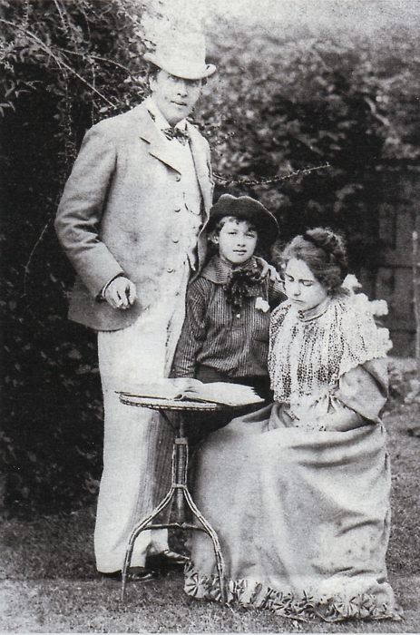 Oscar Wilde con su esposa Constance y Cyril, uno de sus dos hijos