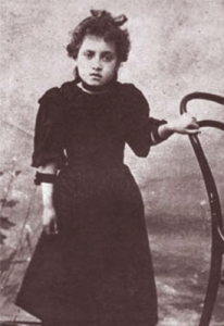 Gabriela Mistral de niña