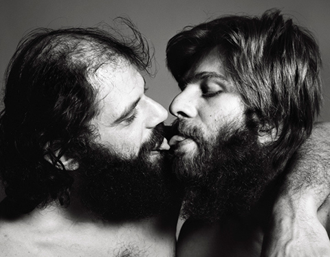 Allen Ginsberg besa a Peter Orlovsky